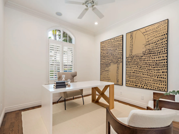 Luxury Vacation Residence in Palm Beach - Steps to Beach with Fire Place & Pool